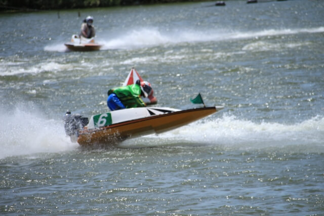 ボートレーサー(競艇選手)になるには？身長・体重・試験の流れを解説